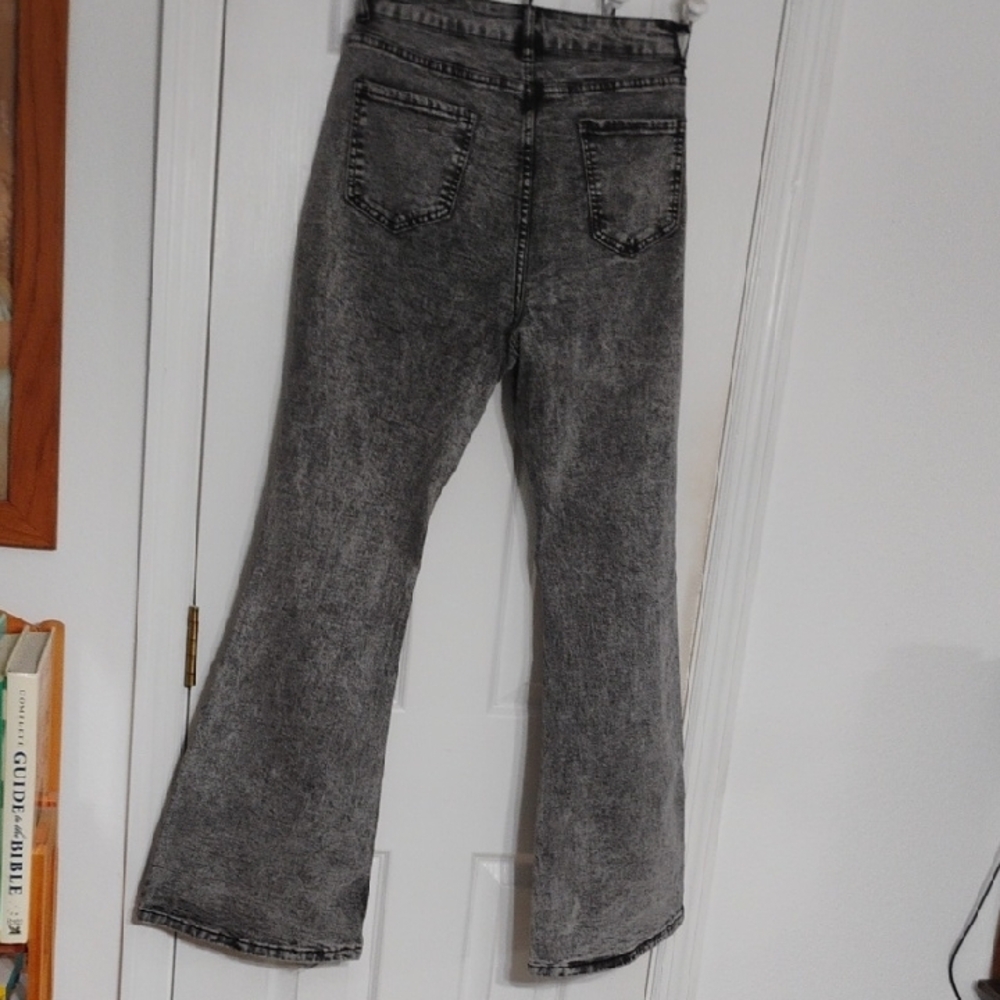 Women's Gray Flared Jeans - Picture 4 of 4